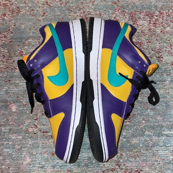 Like new! Lisa Leslie Nike Dunks | Low | Women’s Size 8.5 💜💛💚 - Picture 2 of 9